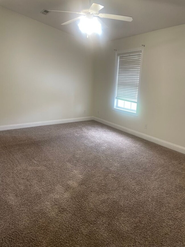 Building Photo - Knoxville 37912 - 2 bedroom, 2 bath condo ...