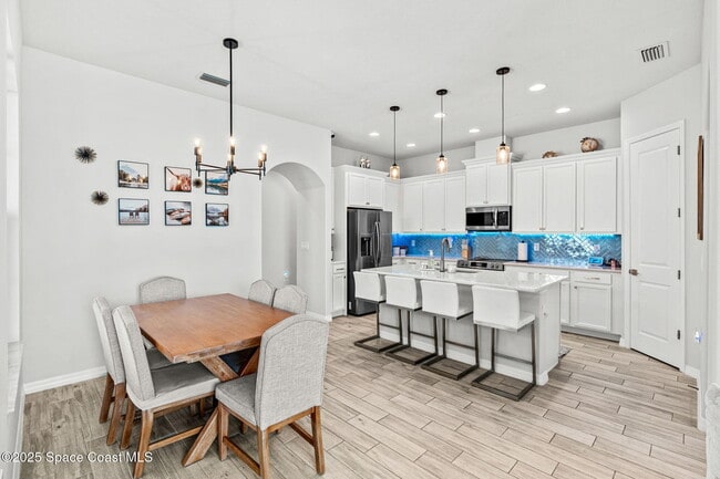 Building Photo - 8110 Allure Dr