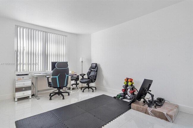 Building Photo - 1980 S Ocean Dr