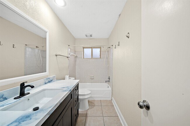 Building Photo - 2935 Auburn Dr