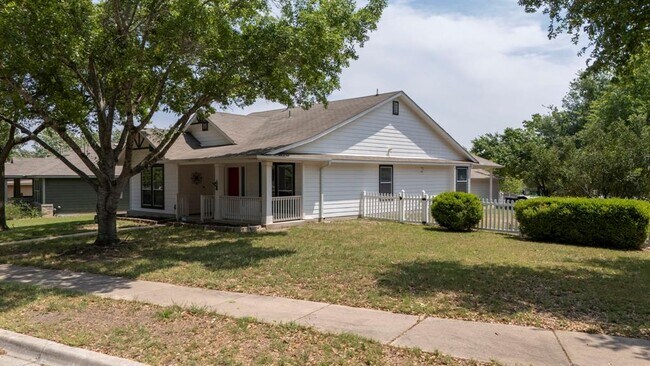 Building Photo - 112 Steele