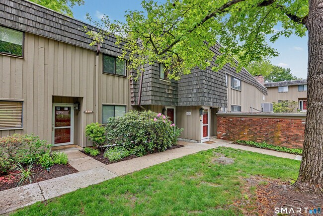 Building Photo - 172 Gillies Ln