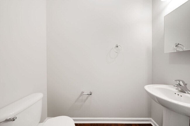 Building Photo - 3408 Alman Dr