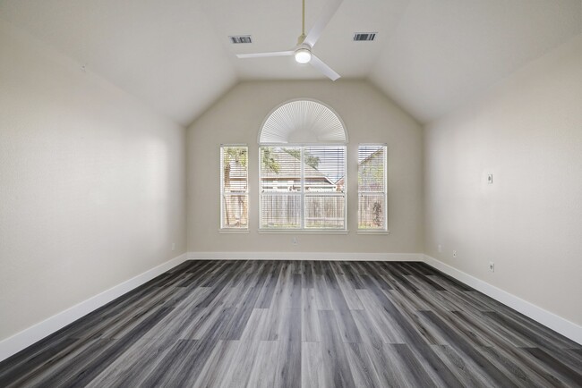 Building Photo - 4615 Russett Ln