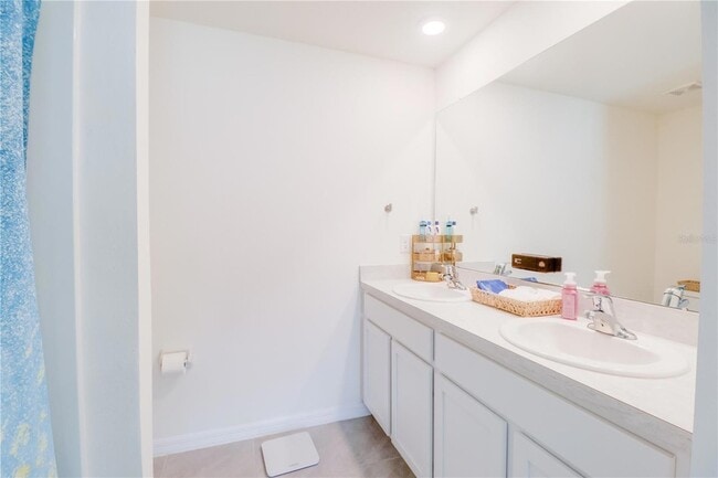 Building Photo - 8695 SW 46th Ave