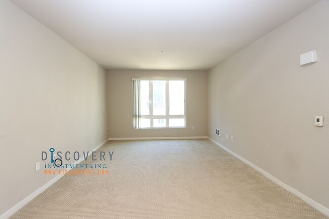 Building Photo - Large Downtown Oakland Two Bedroom Condomi...