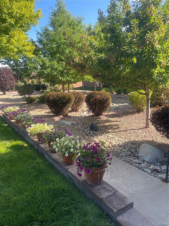 Building Photo - LOCATION LOCATION!! Newly updated 1-bed, 1...
