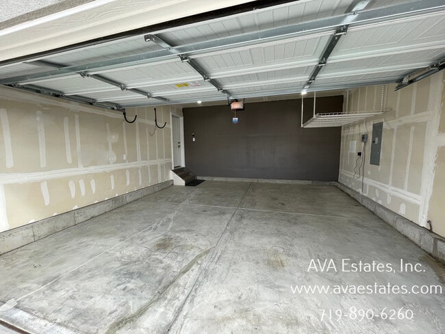 Building Photo - 2403 Sunrise Ln