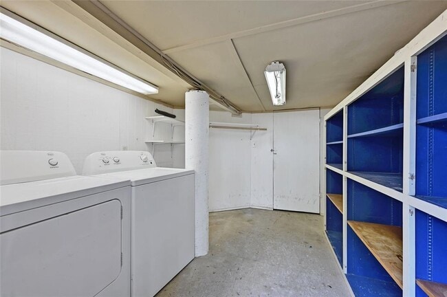 Building Photo - 1008 Daniel Dr