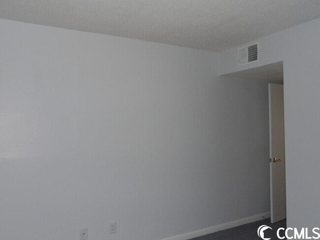 Building Photo - 10166 Beach Dr SW