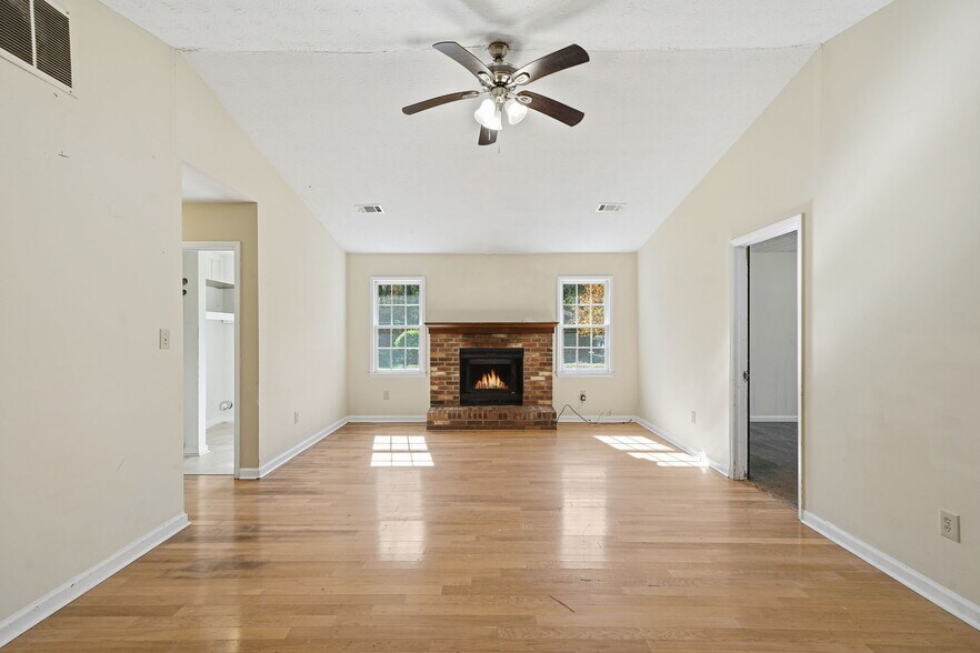 Building Photo - 305 Belmont Farms Dr