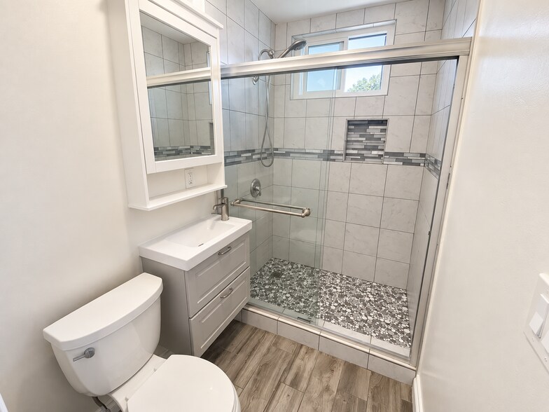 Building Photo - 3722 Bancroft Dr