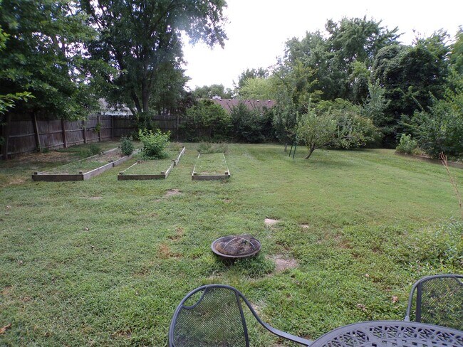 Building Photo - Nice 3 Bedroom 2 Bathroom House In South C...