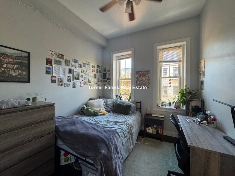 Building Photo - 998 Tremont St