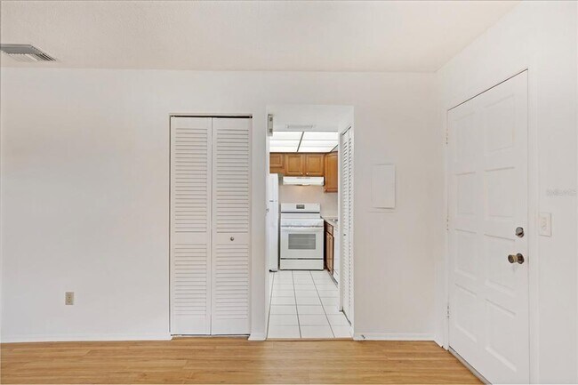 Building Photo - 1701 Pinehurst Rd