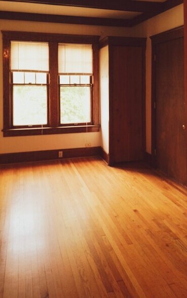 Building Photo - 102 E Kingsley St