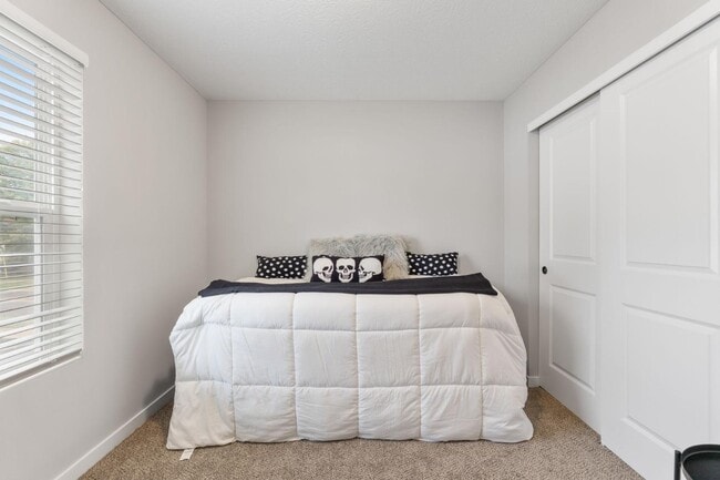 Building Photo - 382 N Franklin St