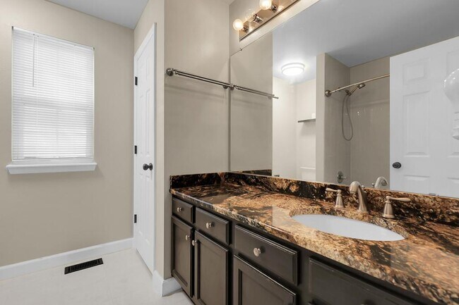 Building Photo - 11565 Crow Hill Dr