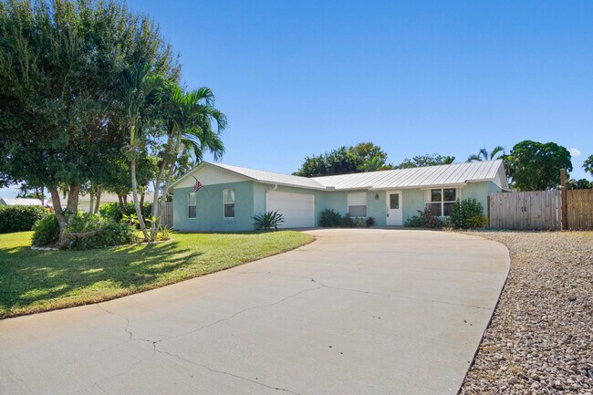 Building Photo - 9032 SE Sandridge Ave