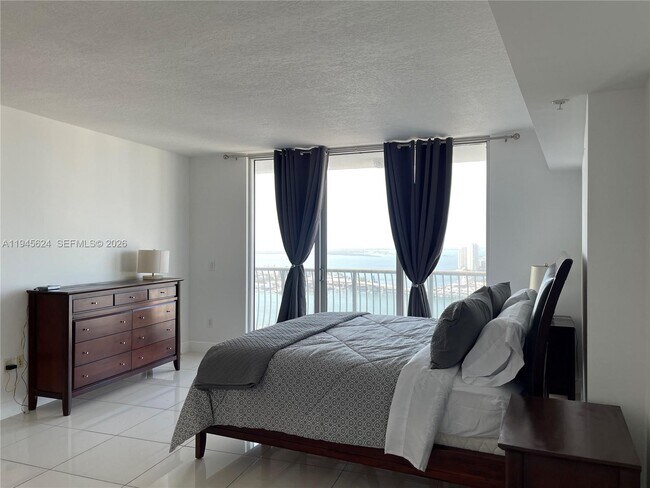 Building Photo - 1750 N Bayshore Dr