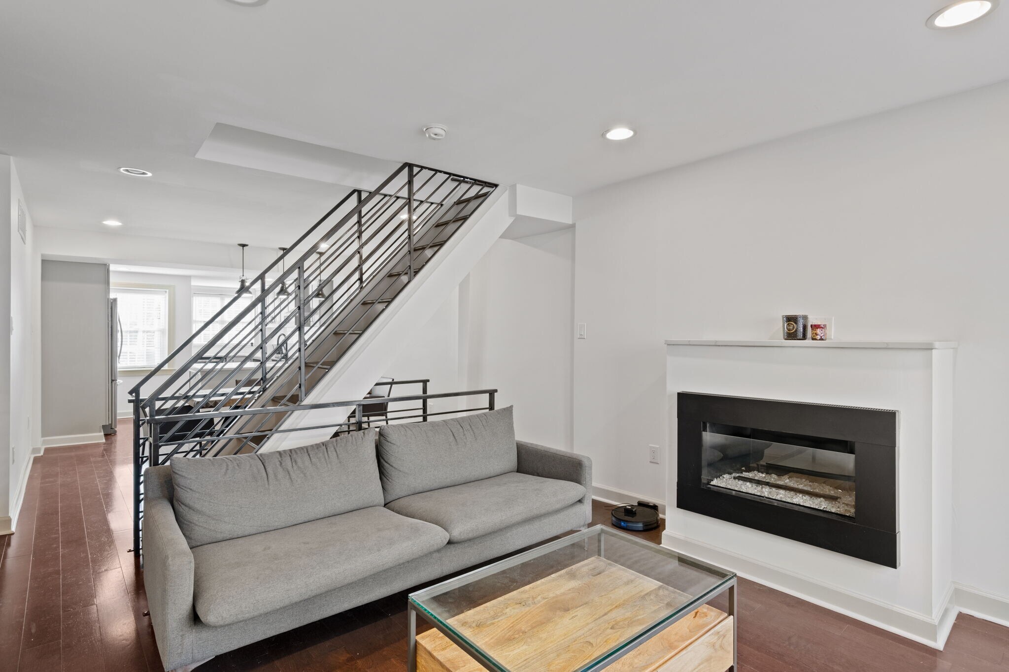 Building Photo - 710 Clymer St