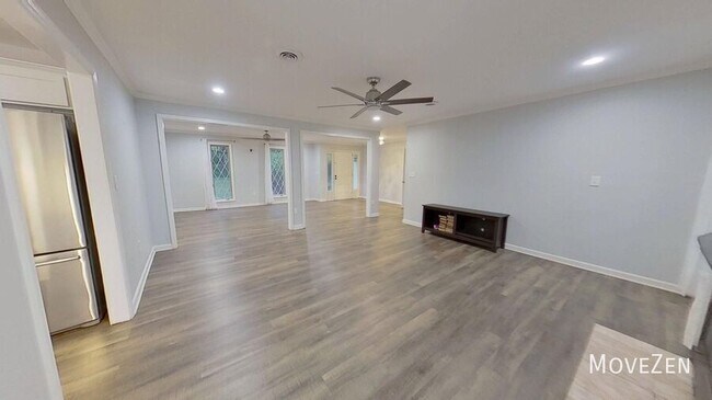 Building Photo - 303 Driftwood Dr
