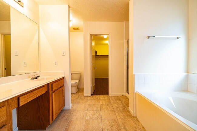 Building Photo - 16110 Cypress Valley Dr