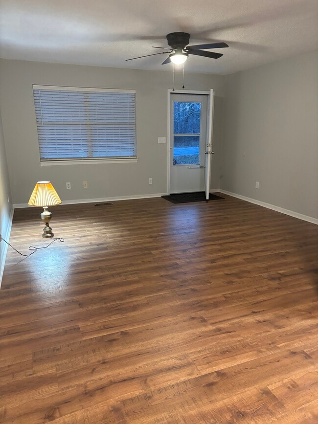 Building Photo - 1015 Katta Trce