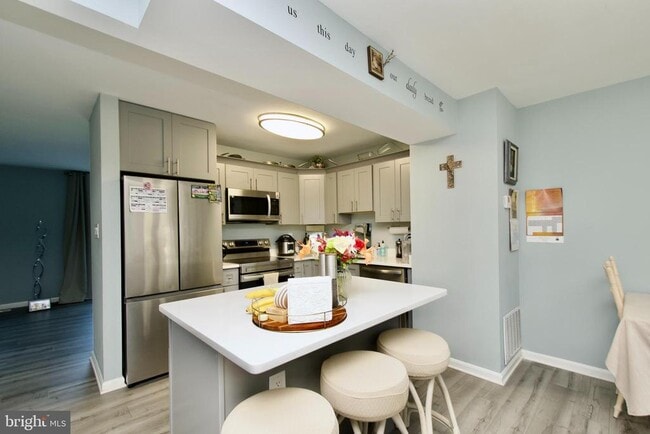 Building Photo - 9885 Burke Pond Ct