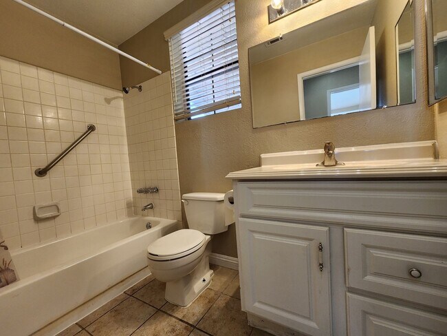 Building Photo - 6703 Dominion Ct