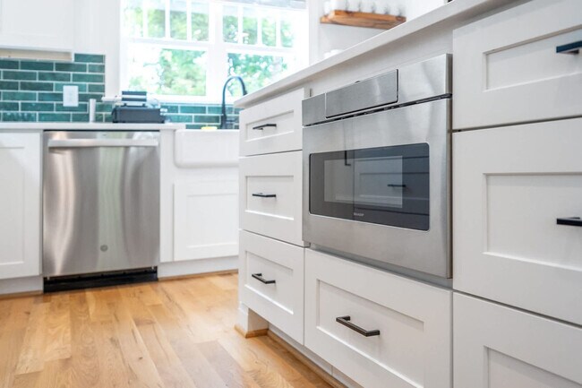 Building Photo - 2019 James St