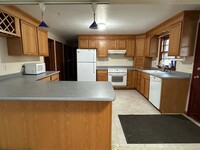 Building Photo - 3 Bedroom 1 Bath Bungalow-Style Ranch