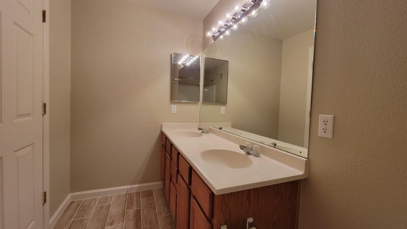 Building Photo - 4875 S Balsam Way