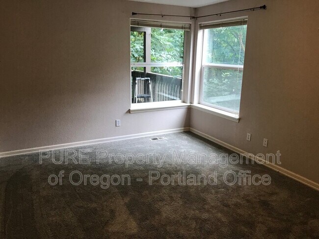 Building Photo - 18031 Chickaree Dr