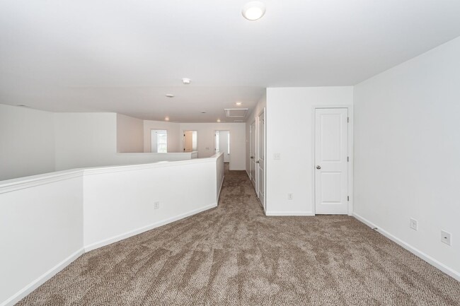 Building Photo - 715 Hilchot Dr
