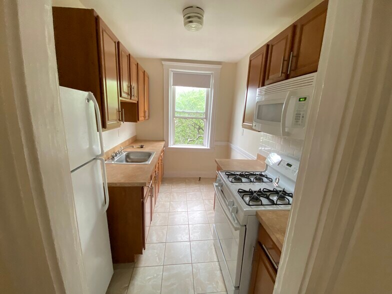 Building Photo - 1156 Commonwealth Ave