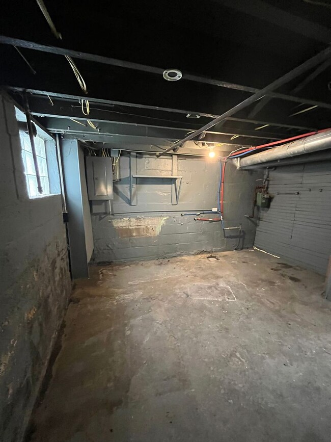 Building Photo - Lease to own! 5 bedroom/1 bath, Old Brooklyn.