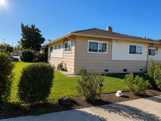 Building Photo - Lovely 3 bedroom 2 bathroom home in San Jose. Available for rent Now!