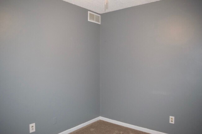 Building Photo - Great 3 Bed 2 Bath House!