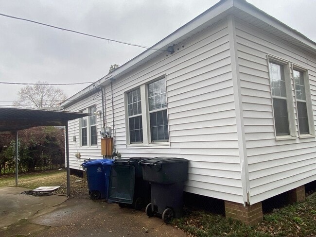 Building Photo - Charming 2-Bedroom Duplex for Lease – South Highlands