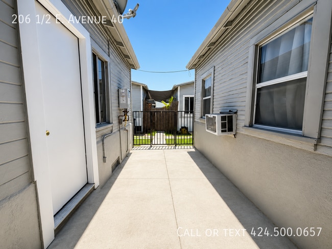 Building Photo - 206 1/2 E. Avenue 40-