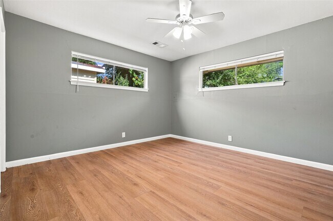 Building Photo - 2906 Newcastle Dr