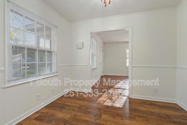 Building Photo - 212 Pinehill Dr