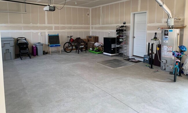 Building Photo - 4 bedrooms upstairs PLUS an OFFICE on the ...