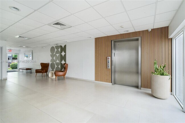 Building Photo - 1665 Bay Rd