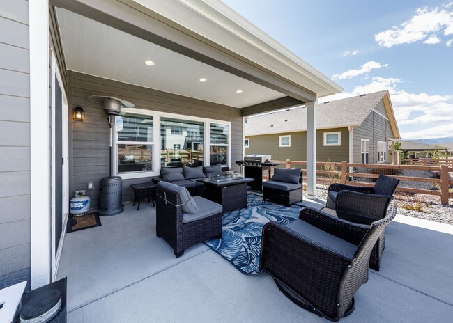 Building Photo - Luxury Ranch-Style Home for Rent | Wolf Ranch | D20 Schools | Pikes Peak Views