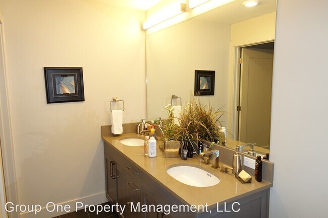 Building Photo - 3 br, 2.5 bath House - 611 S. 8th St. #402
