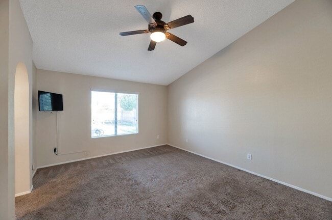 Building Photo - Stunning 3-bedroom, 2-bathroom home locate...