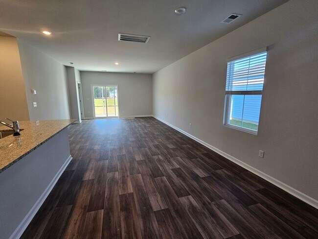 Building Photo - Waterfall Villages - 5 Bedroom- 2.5 Bath