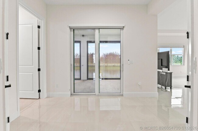 Building Photo - 15030 Wildwood Cir